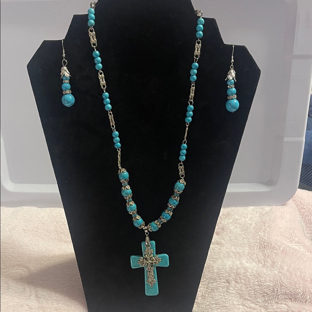 Western look necklace and earring set